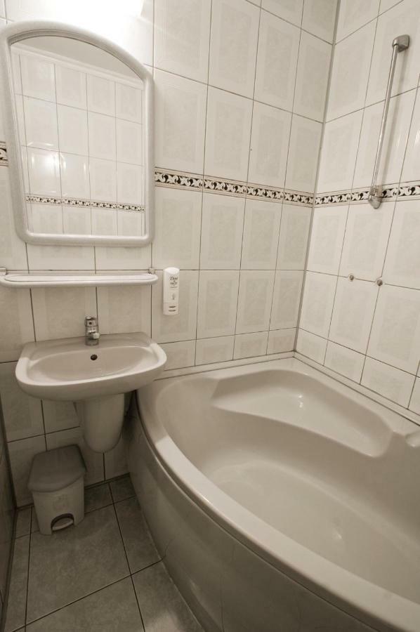 Bialy Orzel Aparthotel Przemyśl Esterno foto