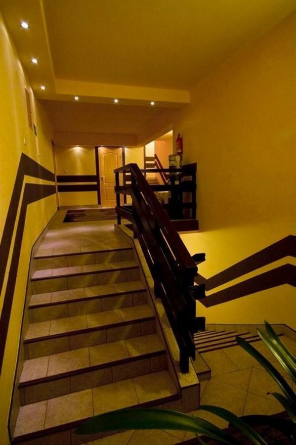 Bialy Orzel Aparthotel Przemyśl Esterno foto